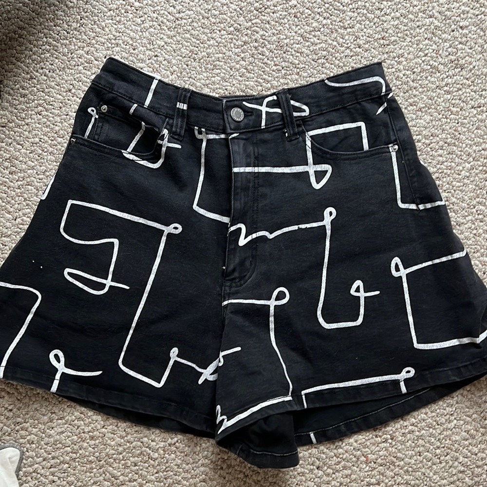 We Wore What balloon short